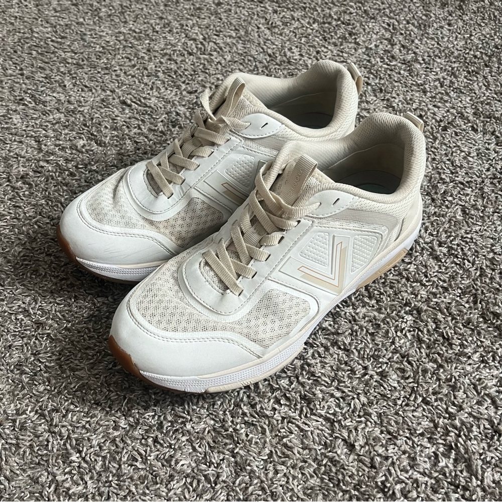 Vionic Women's Walk Strider Sneakers White Cream Lace Up Shoes Comfort Size 9.5